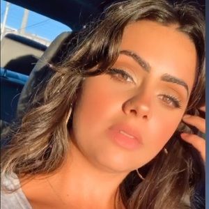 Meet your Posher, Daniellla